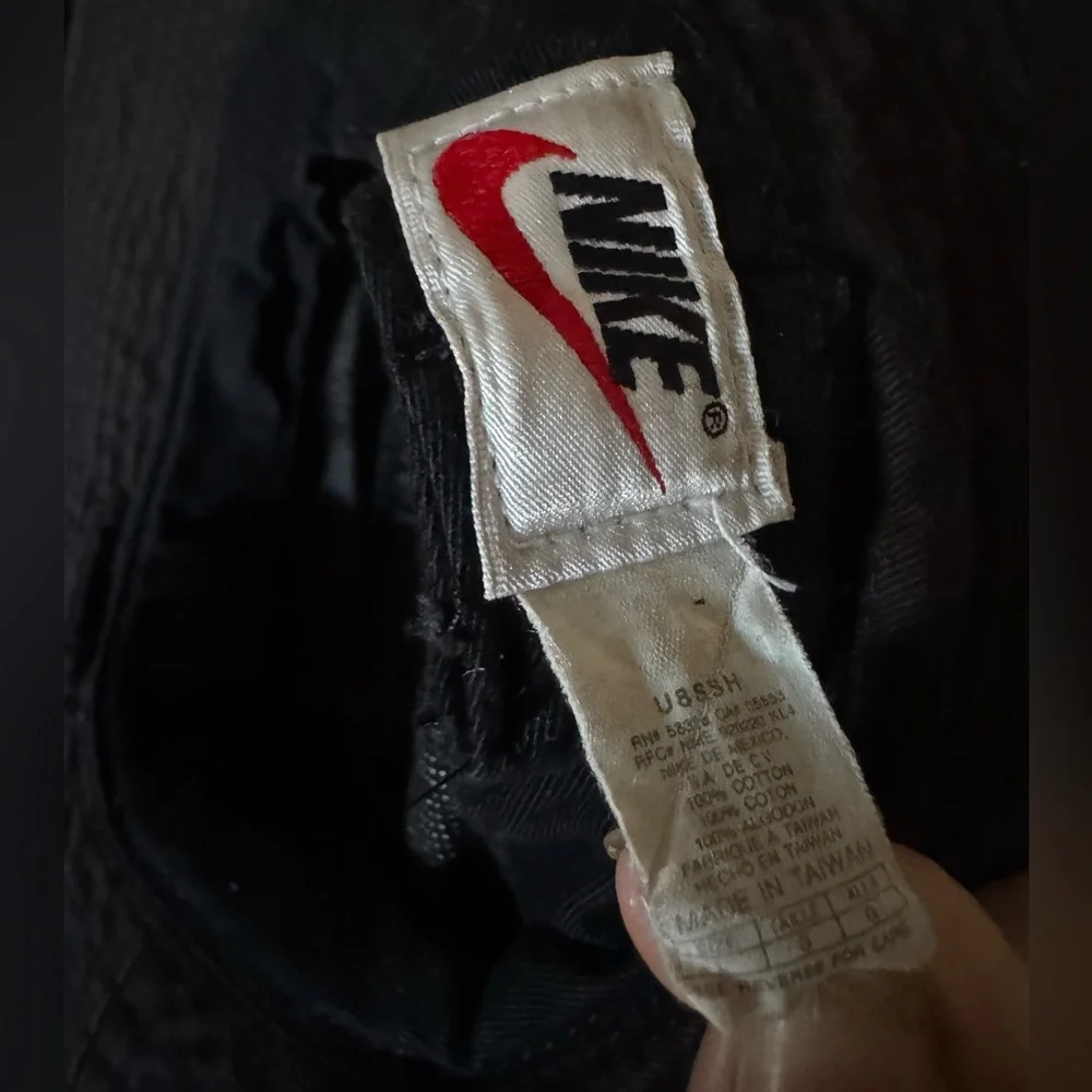 VTG Nike Black and White Bucket Hat - Picture 2 of 3